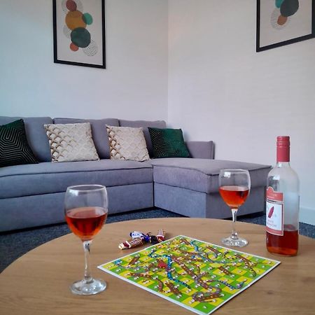 3-Bed Home From Home, Sleeps 6, Great For Contractors, Close To Gulliver'S Valley Theme Park, Free Parking, Hot Tub, Couple Retreat Sheffield Extérieur photo