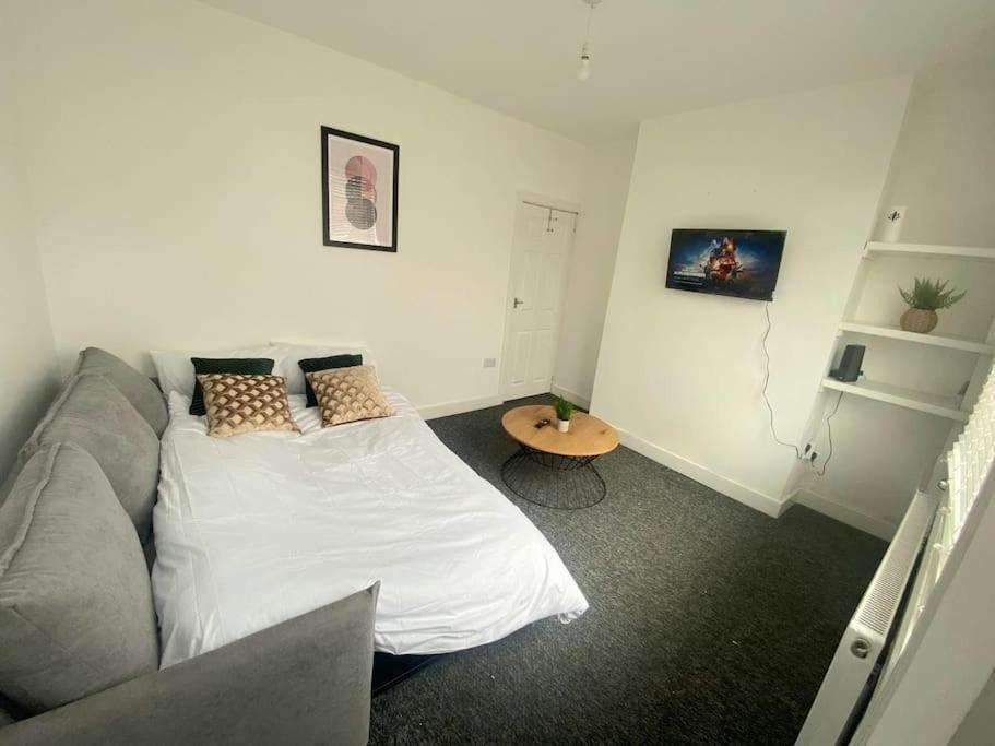 3-Bed Home From Home, Sleeps 6, Great For Contractors, Close To Gulliver'S Valley Theme Park, Free Parking, Hot Tub, Couple Retreat Sheffield Extérieur photo