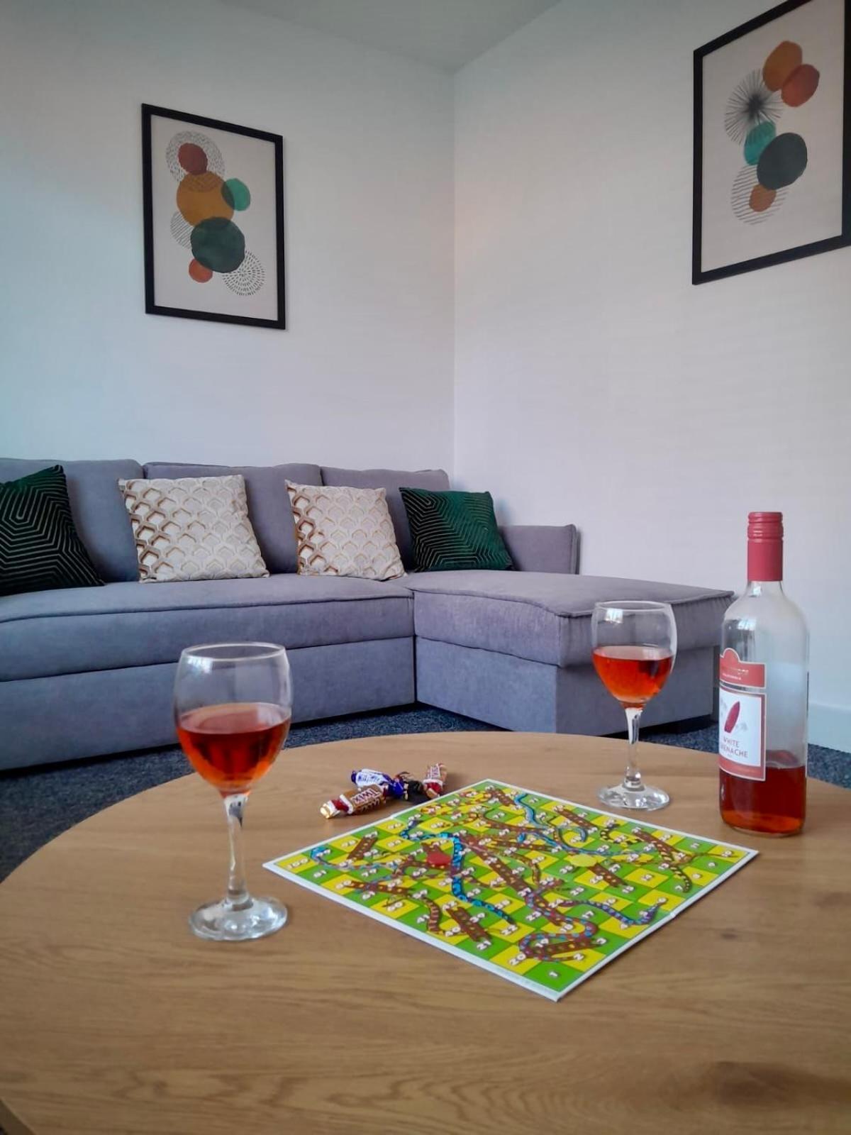 3-Bed Home From Home, Sleeps 6, Great For Contractors, Close To Gulliver'S Valley Theme Park, Free Parking, Hot Tub, Couple Retreat Sheffield Extérieur photo