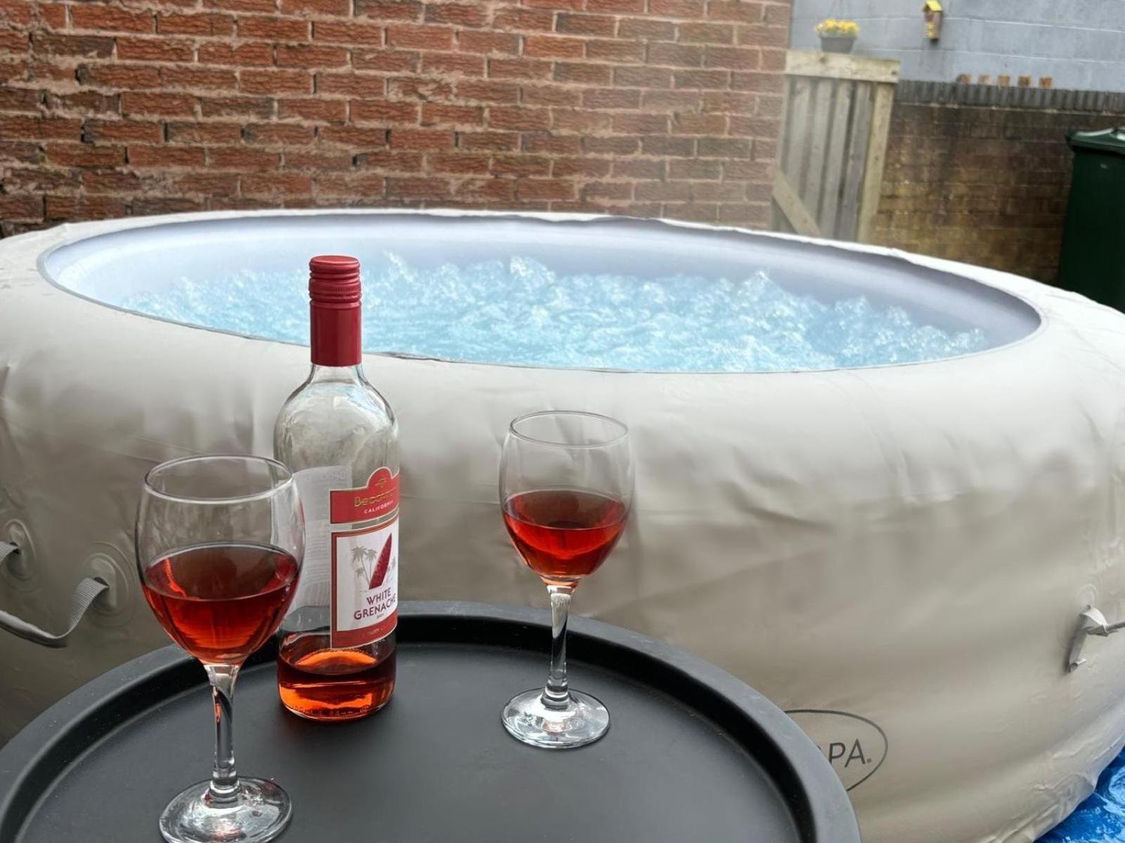 3-Bed Home From Home, Sleeps 6, Great For Contractors, Close To Gulliver'S Valley Theme Park, Free Parking, Hot Tub, Couple Retreat Sheffield Extérieur photo
